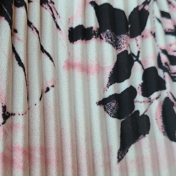 Floral off the shoulder top - Picture 3 of 3